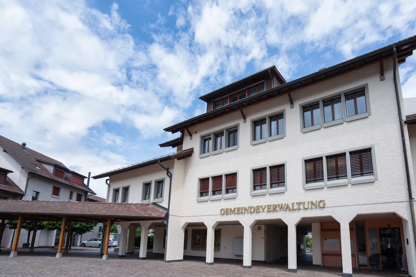 Das Gebäude am Dorfkern 1 in Obergösgen von aussen